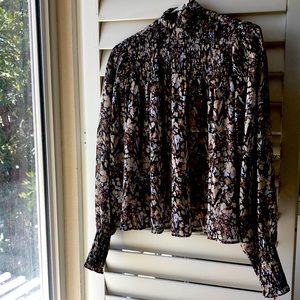 House of Harlow high neck, floral blouse, size XS, in excellent condition.
